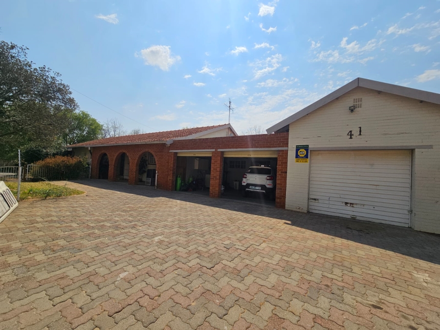 5 Bedroom Property for Sale in Flamingo Park Free State